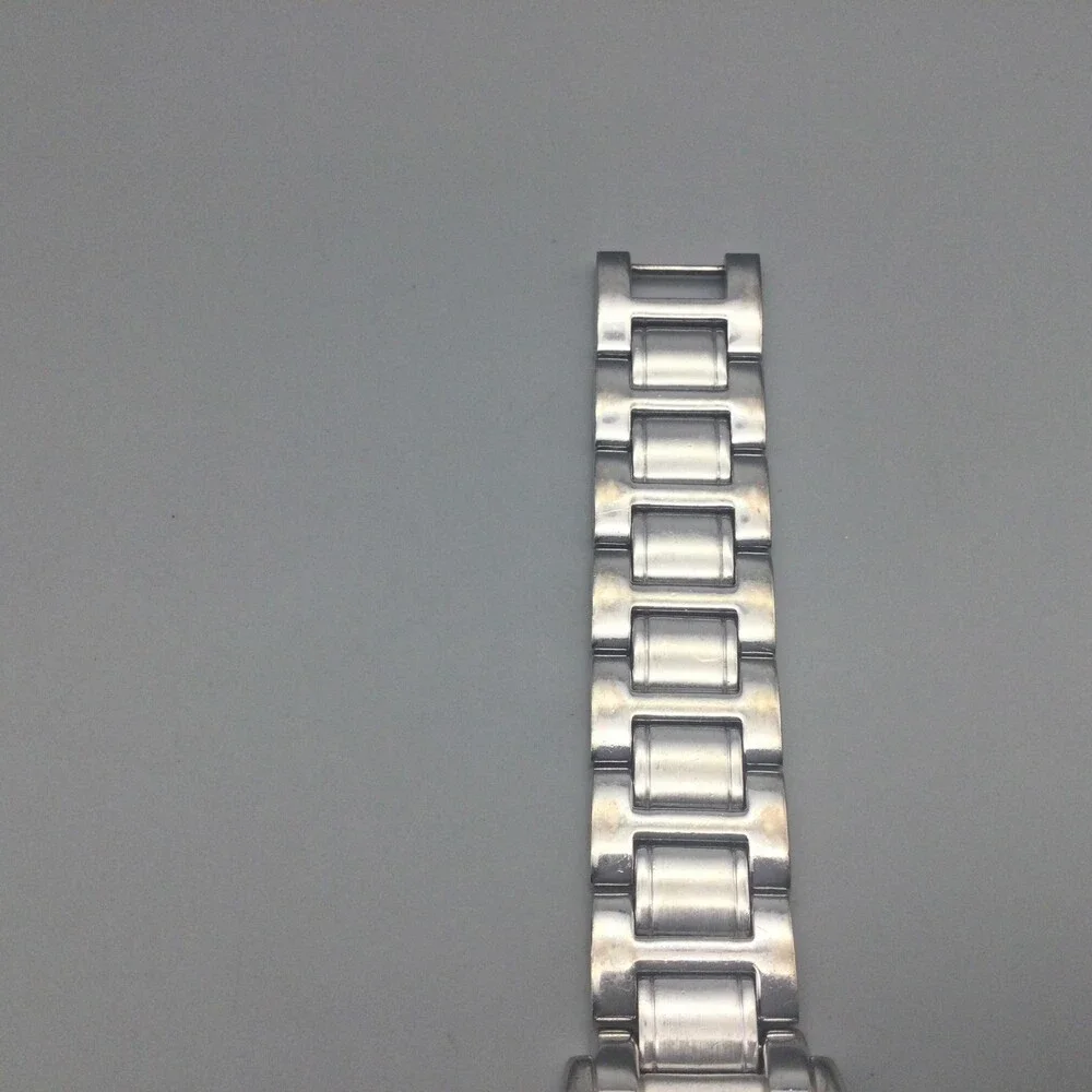 DMQ DQ/1067 Womens Watch 33mm Silver Tone Crystals Bracelet New Battery 6